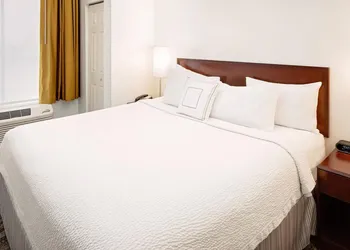 Comfort Suites Ardmore hotel thumbnail 3