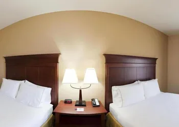 Holiday Inn Express Hotel & Suites POTEAU by IHG hotel thumbnail 3