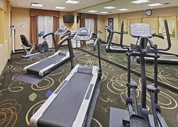 Holiday Inn Express Hotel & Suites POTEAU by IHG hotel thumbnail 7