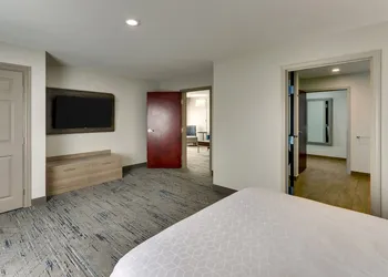 Holiday Inn Express & Suites Ardmore by IHG hotel thumbnail 5
