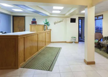 Days Inn by Wyndham Shawnee hotel thumbnail 2