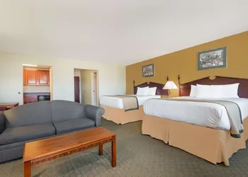 Days Inn by Wyndham Norton hotel thumbnail 5