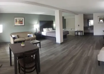 Quality Inn Hillsville hotel thumbnail 4
