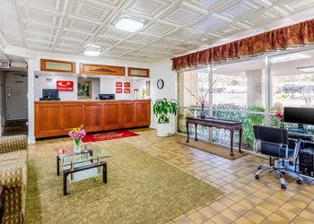 Econo Lodge Martinsville hotel thumbnail 2