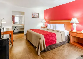 Econo Lodge Martinsville hotel thumbnail 5