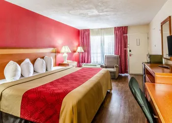 Econo Lodge Martinsville hotel thumbnail 7