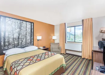 Super 8 by Wyndham Norton VA hotel thumbnail 3