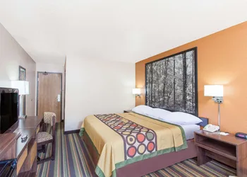 Super 8 by Wyndham Norton VA hotel thumbnail 5