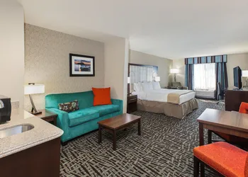 Holiday Inn Express & Suites Eureka by IHG hotel thumbnail 2