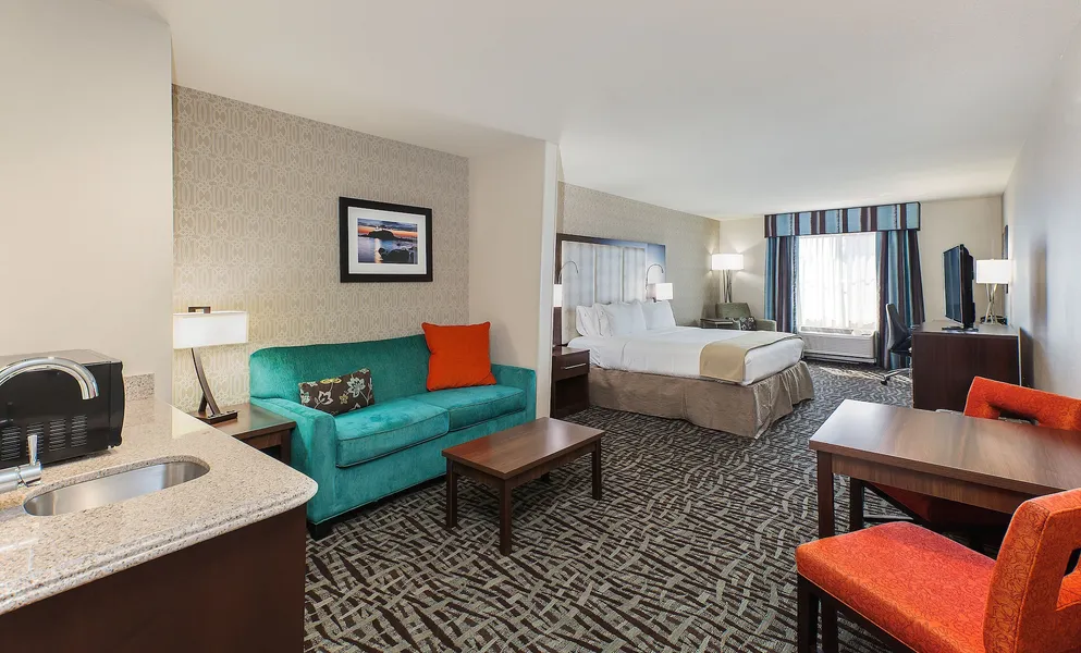 Holiday Inn Express & Suites Eureka by IHG hotel detail image 2