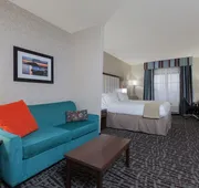 Holiday Inn Express & Suites Eureka by IHG hotel detail image 3