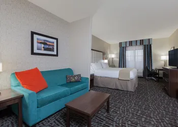 Holiday Inn Express & Suites Eureka by IHG hotel thumbnail 3