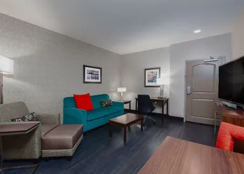 Holiday Inn Express & Suites Eureka by IHG hotel thumbnail 4