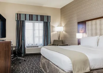 Holiday Inn Express & Suites Eureka by IHG hotel thumbnail 5