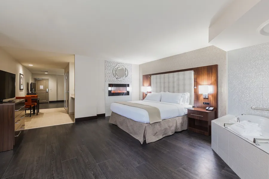 Holiday Inn Express & Suites Eureka by IHG hotel detail image 6