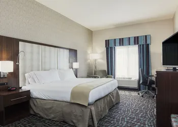 Holiday Inn Express & Suites Eureka by IHG hotel thumbnail 7