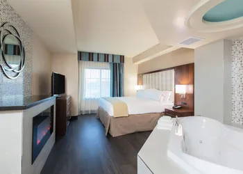Holiday Inn Express & Suites Eureka by IHG hotel thumbnail 8
