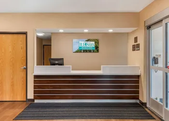 Comfort Inn & Suites near Route 66 hotel thumbnail 2