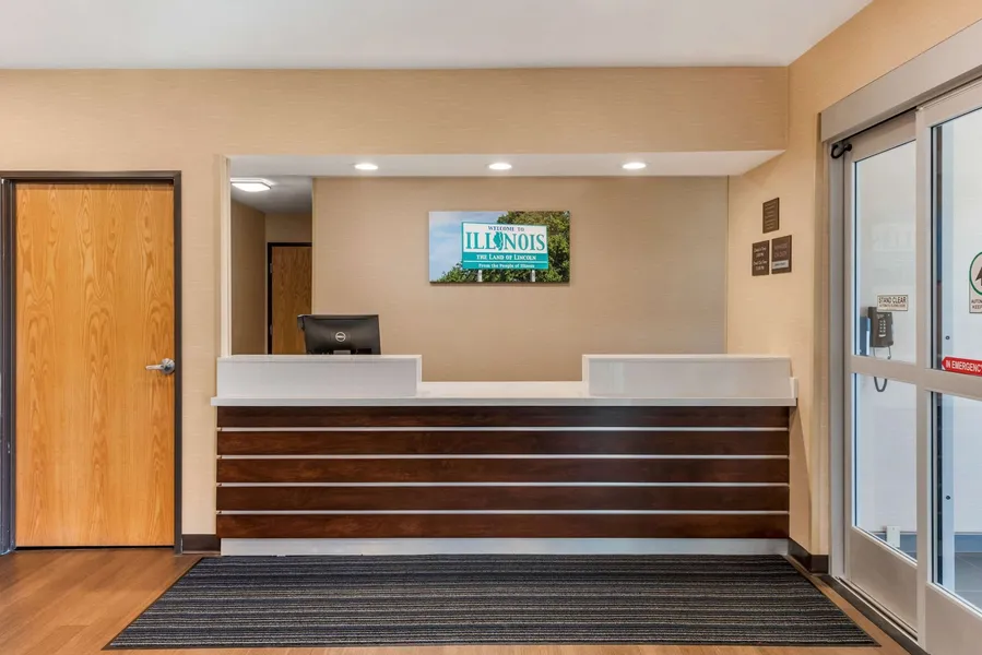 Comfort Inn & Suites near Route 66 hotel detail image 2
