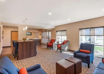 Comfort Inn & Suites near Route 66 hotel thumbnail 4