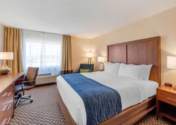 Comfort Inn & Suites near Route 66 hotel thumbnail 6