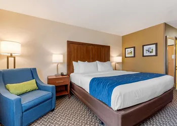 Comfort Inn & Suites near Route 66 hotel thumbnail 8