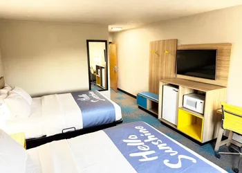 Days Inn by Wyndham Lincoln, IL/Route 66 hotel thumbnail 8