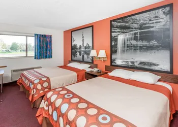 Super 8 by Wyndham Washington/Peoria Area hotel thumbnail 2