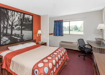 Super 8 by Wyndham Washington/Peoria Area hotel thumbnail 3