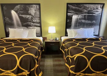 Super 8 by Wyndham Lincoln hotel thumbnail 4
