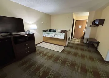 Super 8 by Wyndham Lincoln hotel thumbnail 7
