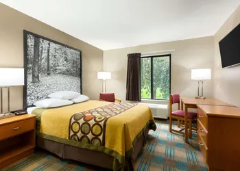 Super 8 by Wyndham Hannibal hotel thumbnail 6