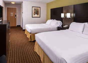 Holiday Inn Express & Suites Bucyrus by IHG hotel thumbnail 3