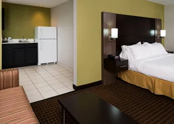 Holiday Inn Express & Suites Bucyrus by IHG hotel thumbnail 6