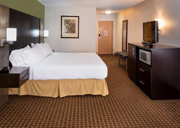 Holiday Inn Express & Suites Bucyrus by IHG hotel thumbnail 7