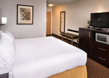 Holiday Inn Express & Suites Bucyrus by IHG hotel thumbnail 8