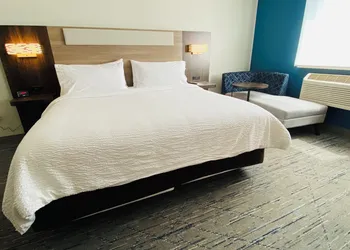 Holiday Inn Express Bluffton Inn And Suites by IHG hotel thumbnail 8