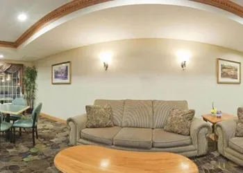 Holiday Inn Express Hotel & Suites Defiance by IHG hotel thumbnail 3