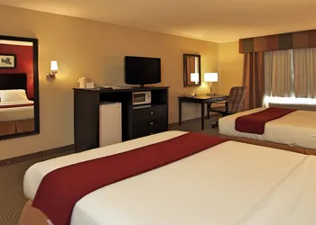 Holiday Inn Express Hotel & Suites Defiance by IHG hotel thumbnail 4