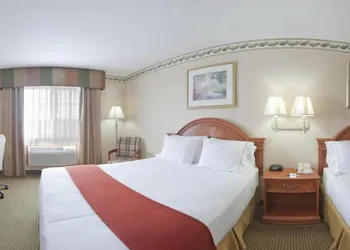 Holiday Inn Express Hotel & Suites Defiance by IHG hotel thumbnail 5