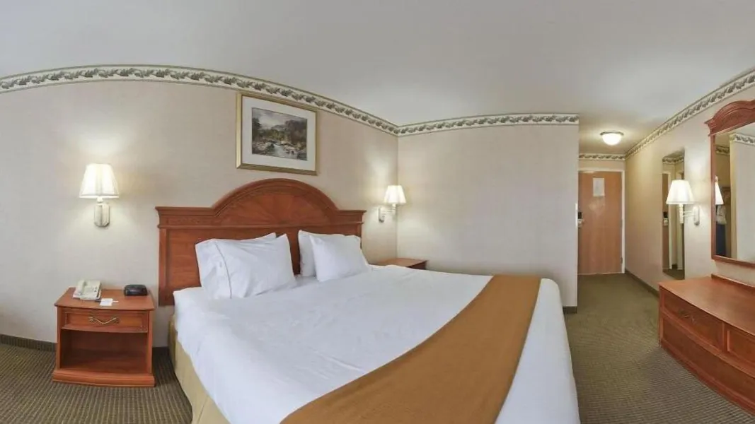 Holiday Inn Express Hotel & Suites Defiance by IHG hotel detail image 6