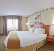 Holiday Inn Express Hotel & Suites Defiance by IHG hotel detail image 7