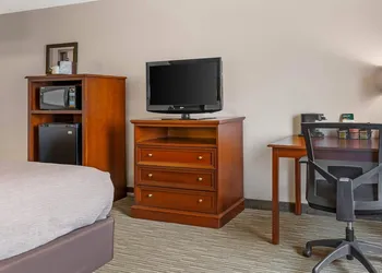 Red Lion Inn & Suites Bucyrus North hotel thumbnail 7