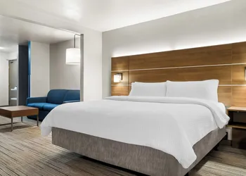 Holiday Inn Express & Suites Marion by IHG hotel thumbnail 2