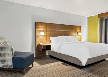 Holiday Inn Express & Suites Marion by IHG hotel thumbnail 3