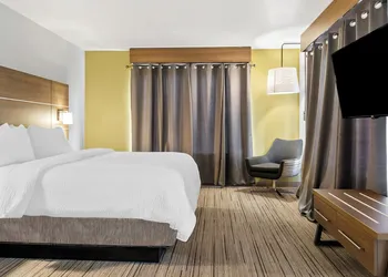 Holiday Inn Express & Suites Marion by IHG hotel thumbnail 5