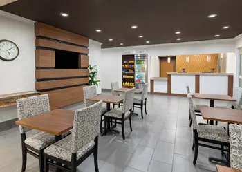 Wingate by Wyndham Marion hotel thumbnail 2