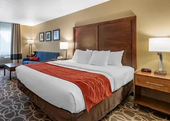 Comfort Inn Dyersville Near Field of Dreams hotel thumbnail 4
