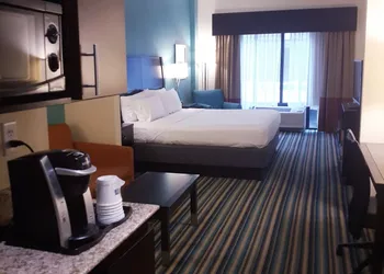 Holiday Inn Express & Suites Orlando East - UCF Area by IHG hotel thumbnail 4