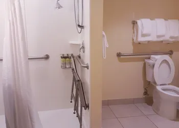 Holiday Inn Express & Suites Orlando East - UCF Area by IHG hotel thumbnail 6